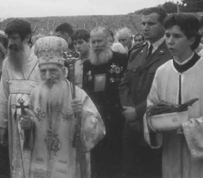 Патриаршее Богослужение. Впереди идет Его Святейшество Сербский Патриарх Павел